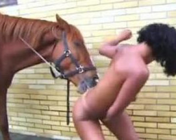 Horse zoo обнаженные худышки пытают потрахаться с конем зоо втроем